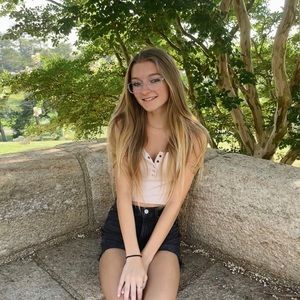 Meet your Posher, Carly